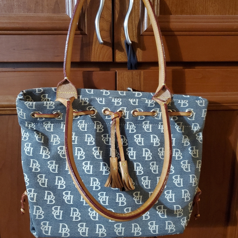 Vintage Dooney and Bourke canvas purse
